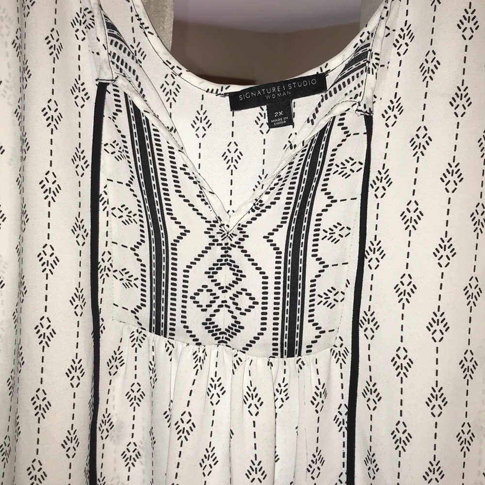 Black and white lightweight shirt